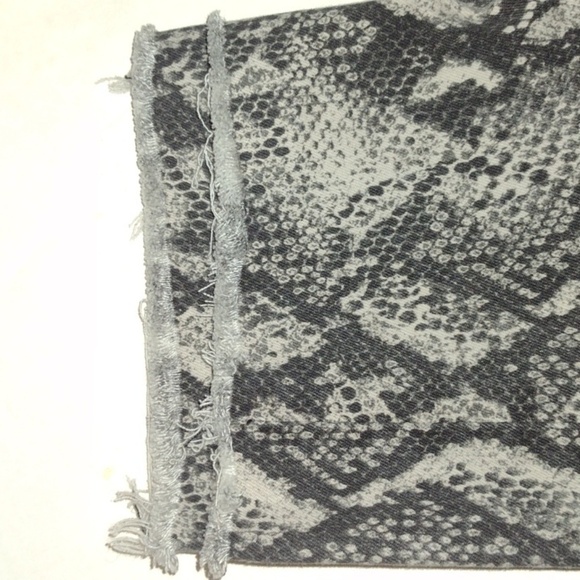 PAIGE Snakeskin hoxton slim Jeans size 29 raw him - Picture 9 of 12